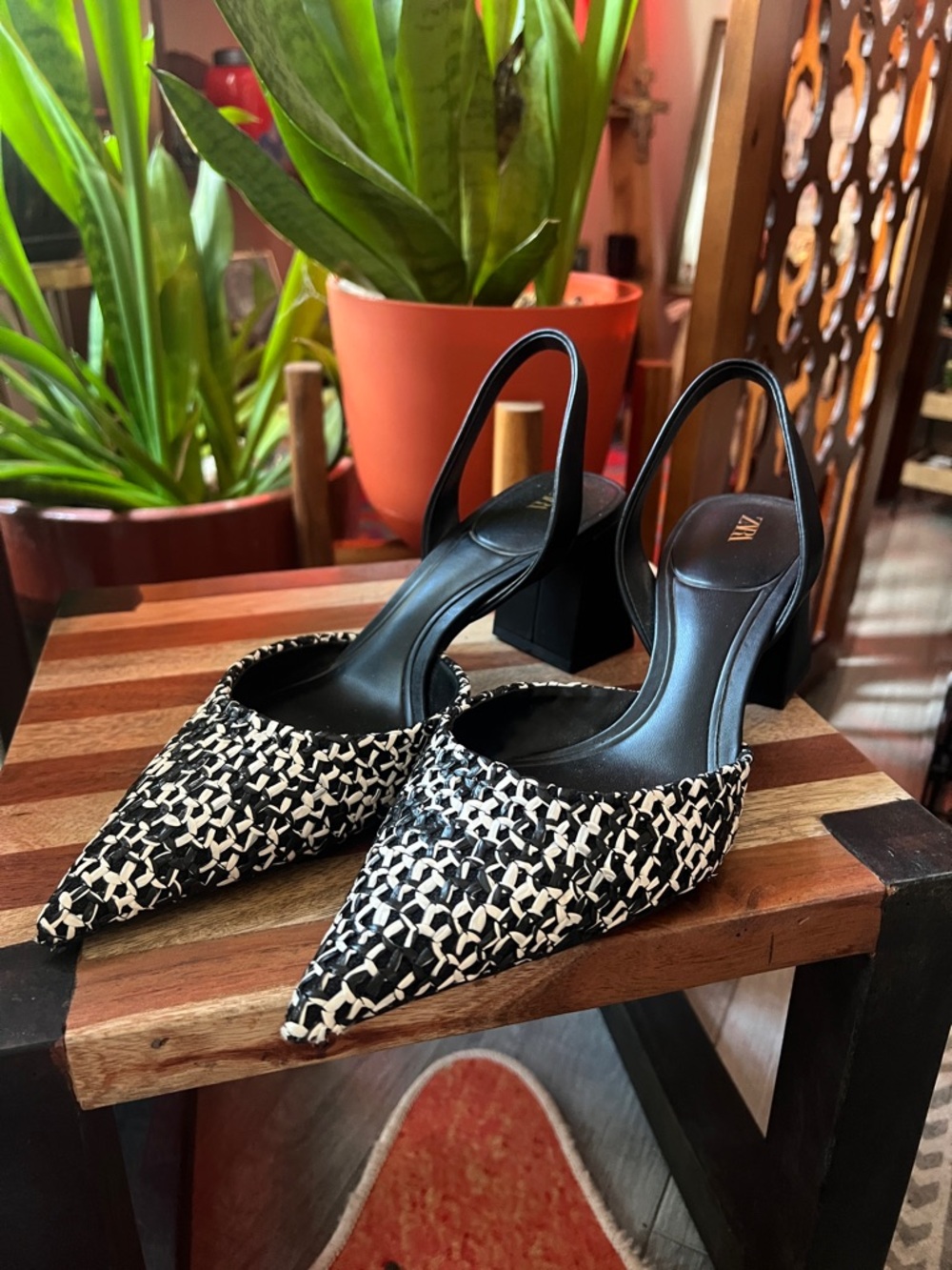 Zara chunky heel pointy toe sandal summer shoe woven raffia